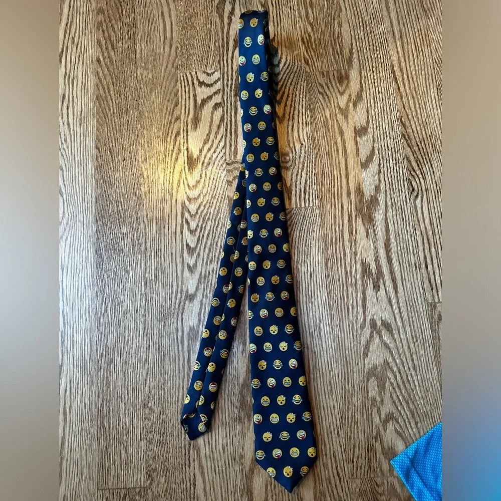 Children’s place emoji tie